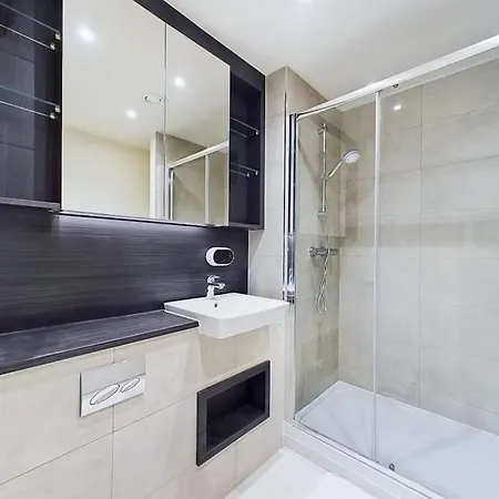 Luxury & Bright Apartment-near Tube & Shops -gym Access Apartment Hatch End