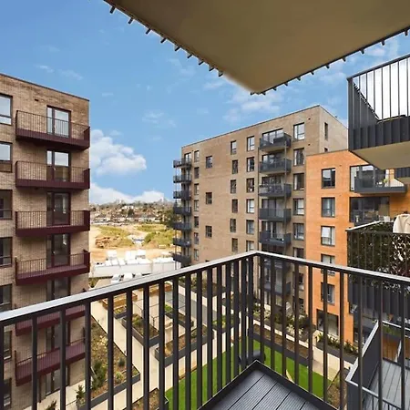 Luxury & Bright Apartment-near Tube & Shops -gym Access Apartment Hatch End