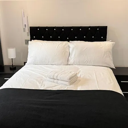 Guest house Letzi Private En-suite, Near Heathrow Airport T3 Hayes (Greater London)