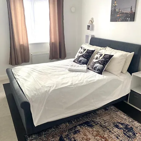Apartment Forsyth - Spacious And Comfortable 2 Bedrooms Dagenham