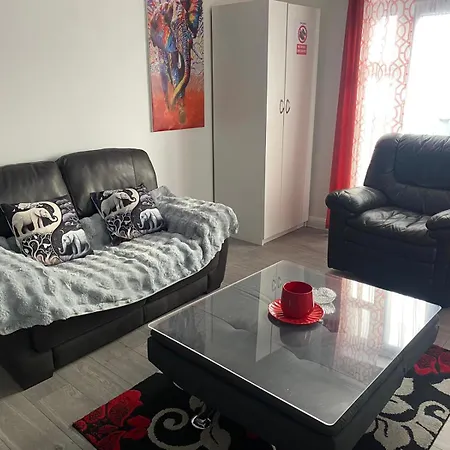 Forsyth - Spacious And Comfortable 2 Bedrooms Apartment