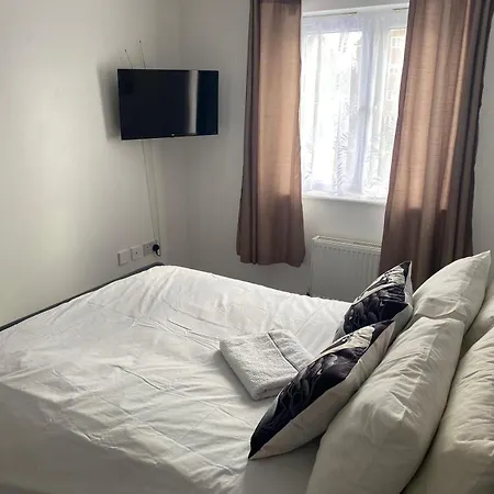 Forsyth - Spacious And Comfortable 2 Bedrooms * Dagenham