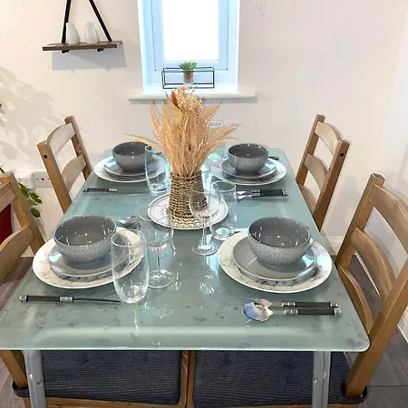 Forsyth - Spacious And Comfortable 2 Bedrooms