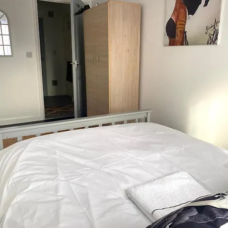 Forsyth - Spacious And Comfortable 2 Bedrooms Apartment