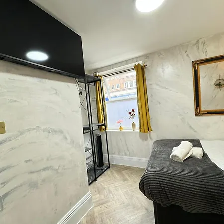 Nd - Hyde Park Hotel