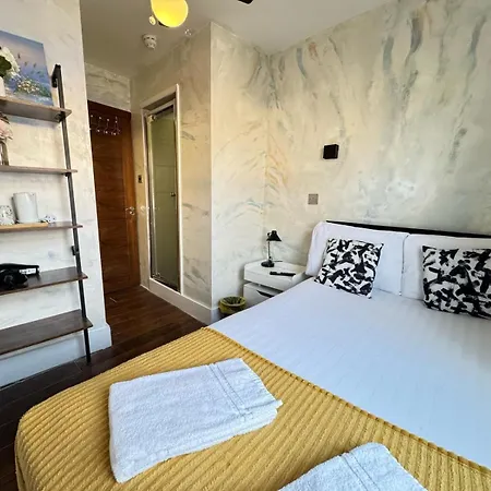 Nd - Hyde Park Hotel