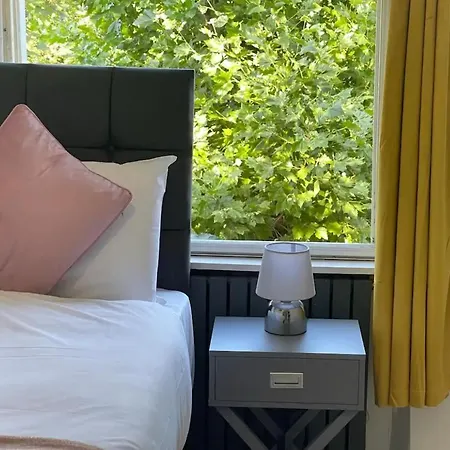Nd - Hyde Park Hotel
