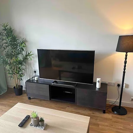 Apartment Entire 2 Bedroom Flat London