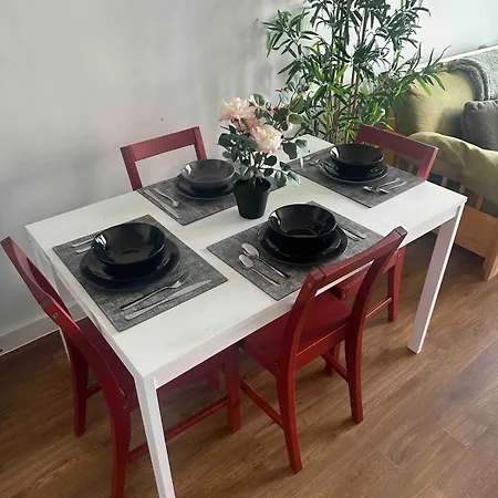 Entire 2 Bedroom Flat