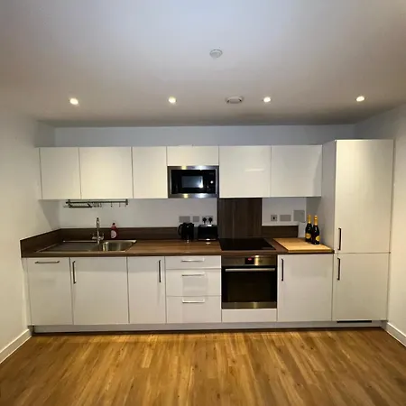 Entire 2 Bedroom Flat Apartment *