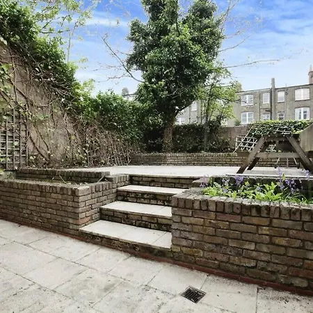 Charming West Your Urban Oasis Apartment