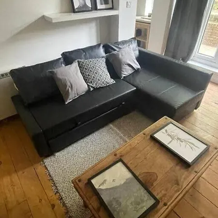 Apartment Charming West Your Urban Oasis