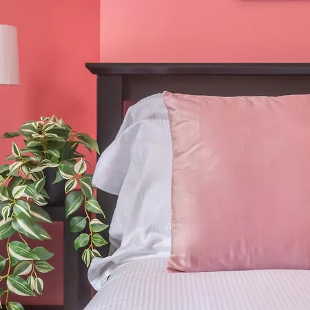 Dionysus' Den - Fitzrovia By Frankie Says Apartment *