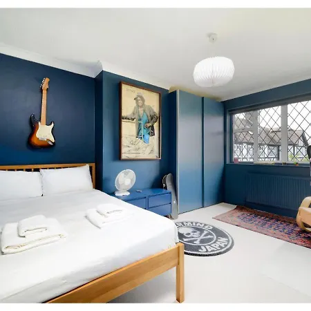 4br House Minutes From Transport & Attractions Feriehus London