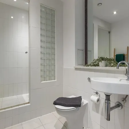 London, Kings Cross, Minutes From Station!