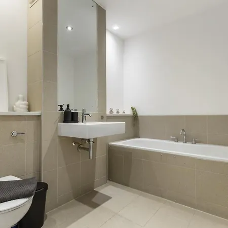London, Kings Cross, Minutes From Station!
