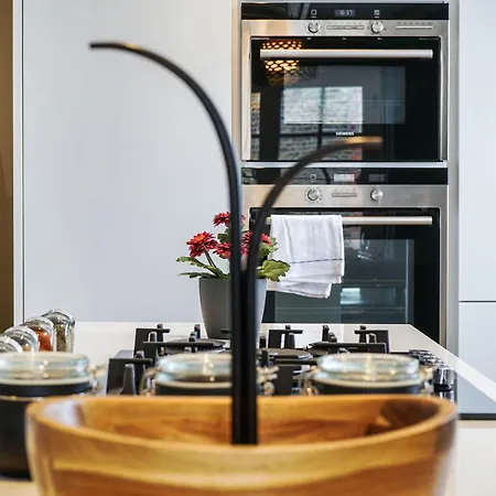 Stylish 2bed 2 Bath House With Balcony Holiday home London