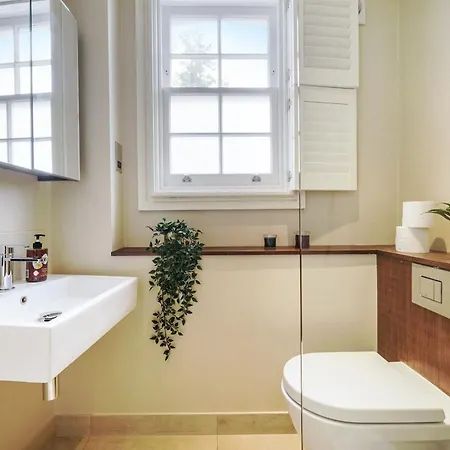 Stylish 2bed 2 Bath House With Balcony * London