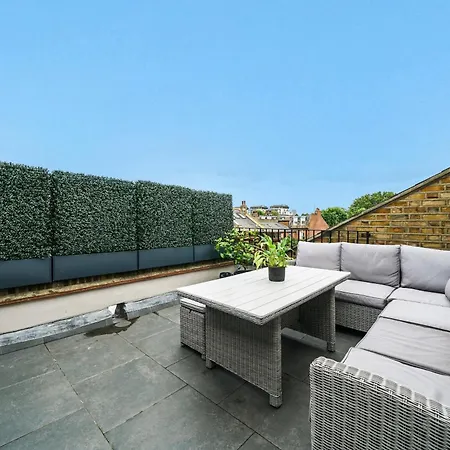Stylish 2bed 2 Bath House With Balcony London