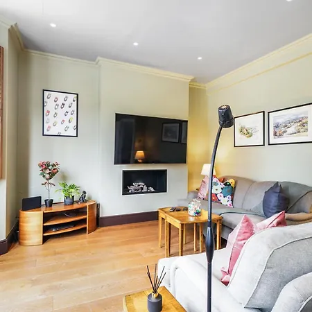 Stylish 2bed 2 Bath House With Balcony Holiday home