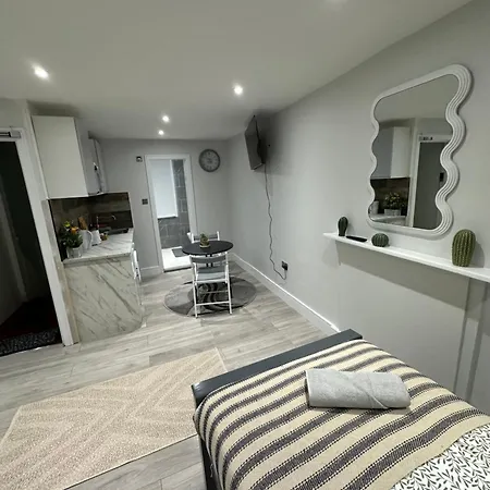 One Bedroom In Camden * London