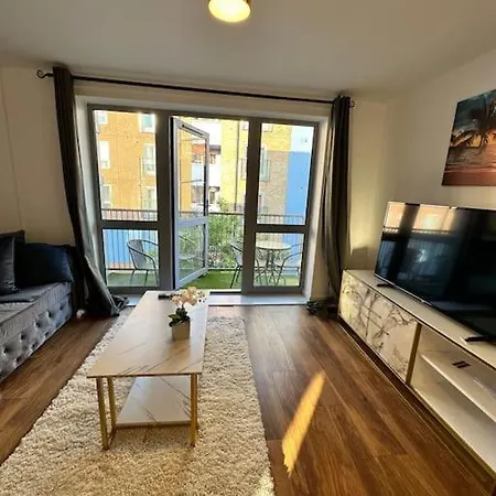 Stylish Zone 2 Apartment London