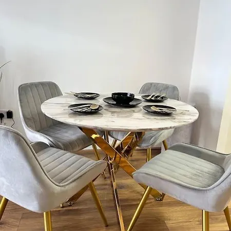 Stylish Zone 2 London