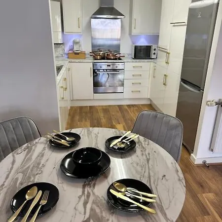 Stylish Zone 2 Apartment *