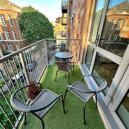 Apartment Stylish Zone 2 London