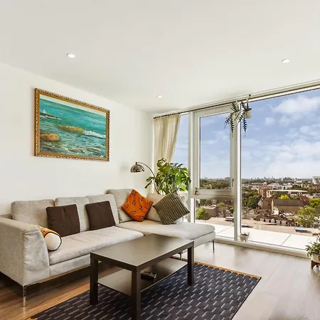 Apartment Chic 2-bedroom With Stunning Views In
