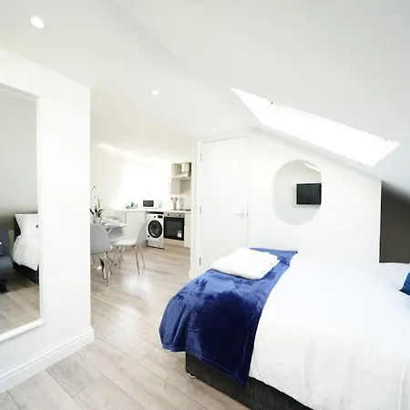 7 * London