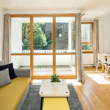 Apartment 2bed Living Balcony London