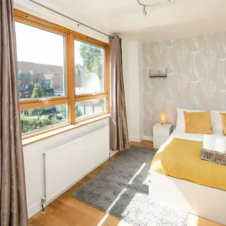 2bed Living Balcony London