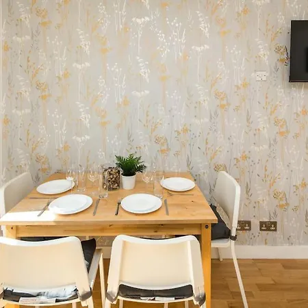 2bed Living Balcony Apartment London