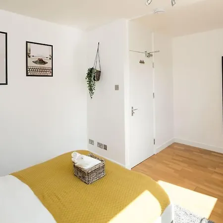 2bed Living Balcony Apartment *