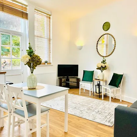 Apartment Beautiful 2bedroom Flat In St John *