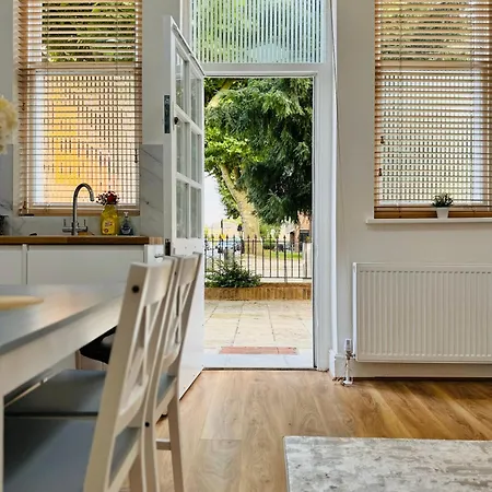 Apartment Beautiful 2bedroom Flat In St John London