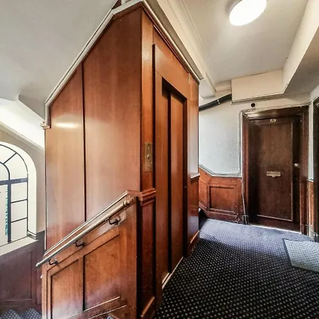 Estatesmen Park Lane Marble Arch Apartment