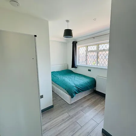 Guest house Your Cowley (Greater London)