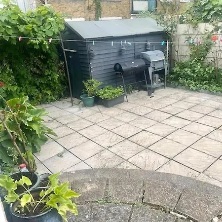 Apartment Beautiful 1 Bedroom House With Garden