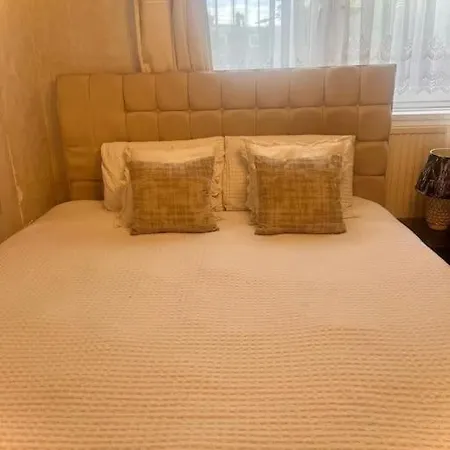 Apartment Beautiful 1 Bedroom House With Garden