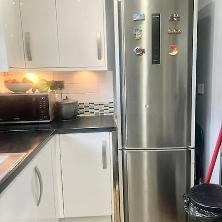 Beautiful 1 Bedroom House With Garden Apartment