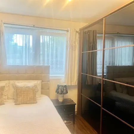 Apartment Beautiful 1 Bedroom House With Garden *