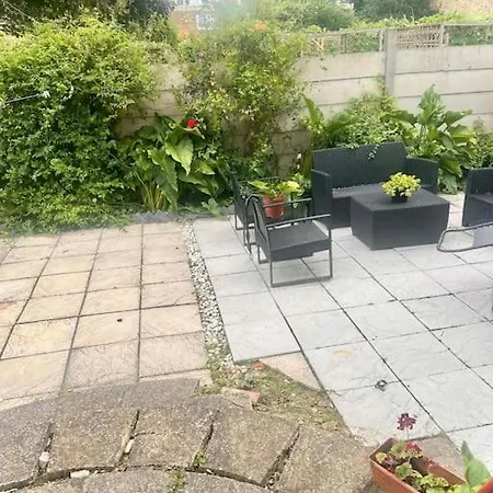 Beautiful 1 Bedroom House With Garden Apartment