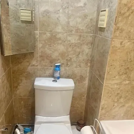 Beautiful 1 Bedroom House With Garden *