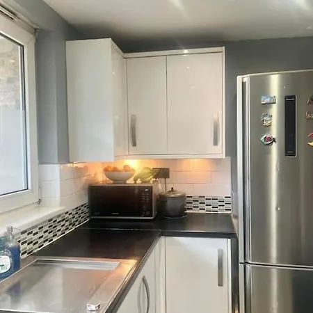 Apartment Beautiful 1 Bedroom House With Garden