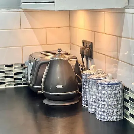 Beautiful 1 Bedroom House With Garden * London