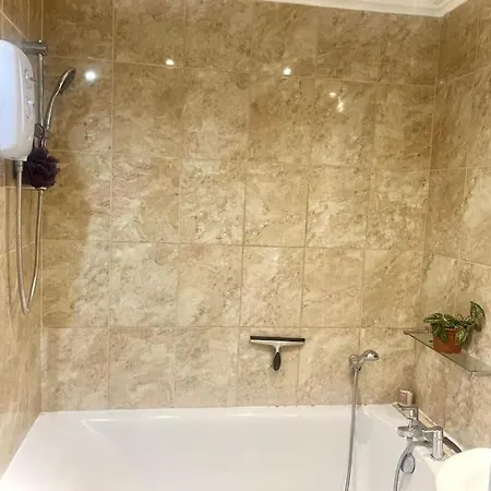 Apartment Beautiful 1 Bedroom House With Garden