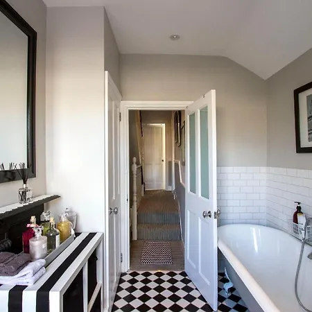 Windsor Road Retreat *