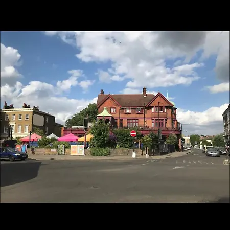 Crownstone Court Homestay London